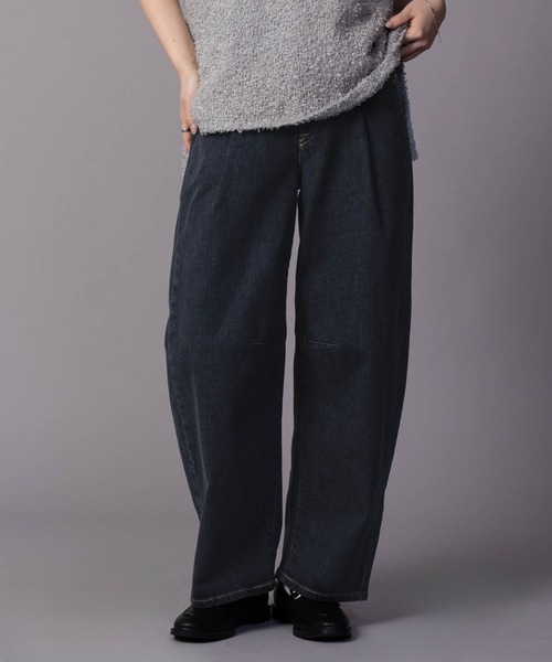 SOMETHING(サムシング)の「SOMETHING HANA TUCK CURVE PANTS(デニムパンツ・レディース・ブルー系その他/インディゴブルー/ブラック系/ベージュ系・XS/S/M)」の7枚目の写真