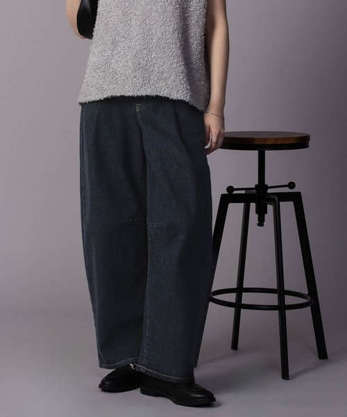 SOMETHING(サムシング)の「SOMETHING HANA TUCK CURVE PANTS(デニムパンツ・レディース・ブルー系その他/インディゴブルー/ブラック系/ベージュ系・XS/S/M)」の8枚目の写真