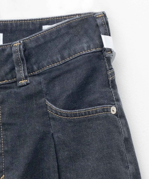 SOMETHING(サムシング)の「SOMETHING HANA TUCK CURVE PANTS(デニムパンツ・レディース・ブルー系その他/インディゴブルー/ブラック系/ベージュ系・XS/S/M)」の14枚目の写真