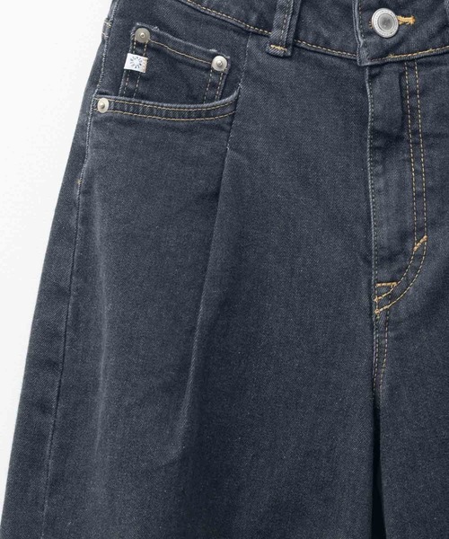 SOMETHING(サムシング)の「SOMETHING HANA TUCK CURVE PANTS(デニムパンツ・レディース・ブルー系その他/インディゴブルー/ブラック系/ベージュ系・XS/S/M)」の17枚目の写真