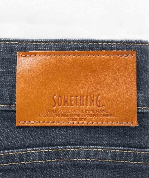 SOMETHING(サムシング)の「SOMETHING HANA TUCK CURVE PANTS(デニムパンツ・レディース・ブルー系その他/インディゴブルー/ブラック系/ベージュ系・XS/S/M)」の19枚目の写真