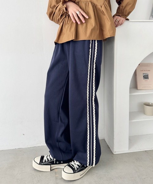 SOLLON.（ソルロン）の「プチレースサイドラインパンツ（スウェットパンツ・レディース・グレー/ネイビー/ブラック/アイボリー/ブラウン/ライトブルー/ピンク・M）」の6枚目の写真