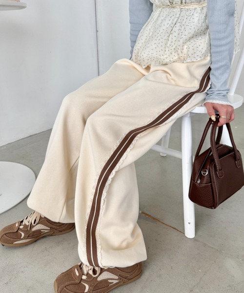 SOLLON.（ソルロン）の「プチレースサイドラインパンツ（スウェットパンツ・レディース・グレー/ネイビー/ブラック/アイボリー/ブラウン/ライトブルー/ピンク・M）」の2枚目の写真