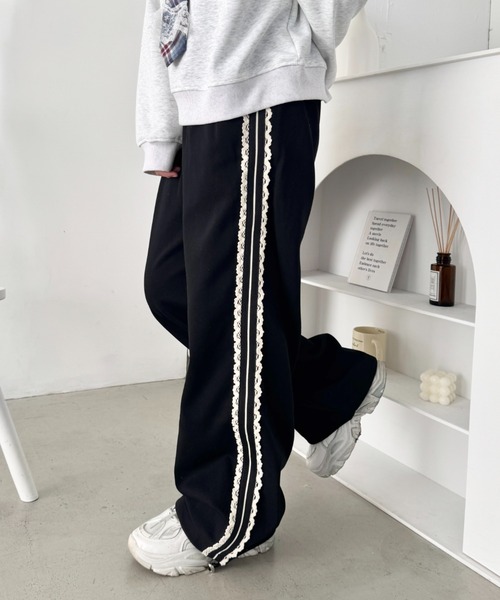 SOLLON.（ソルロン）の「プチレースサイドラインパンツ（スウェットパンツ・レディース・グレー/ネイビー/ブラック/アイボリー/ブラウン/ライトブルー/ピンク・M）」の3枚目の写真