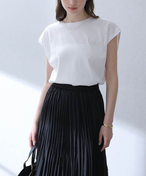 La TOTALITE(ラトータリテ)の「【洗える】接触冷感フレンチカットソー(Tシャツ/カットソー・レディース・ホワイト/ブラック/サックスブルー/チャコールグレー・FREE)」の1枚目の写真