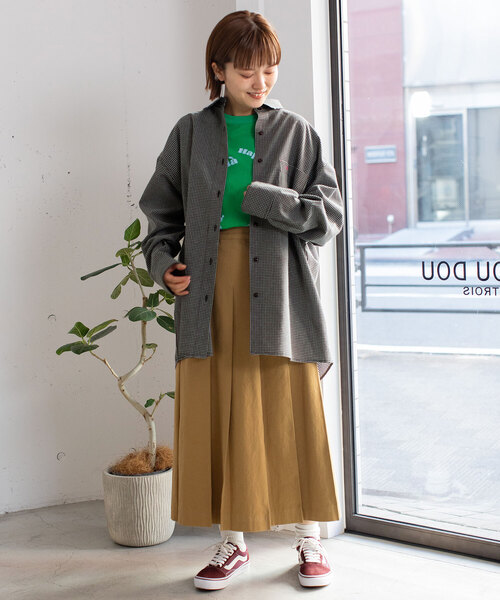 POU DOU DOU(プードゥドゥ)の「ポイント刺繍オーバーサイズシャツ(シャツ/ブラウス・レディース・ブルー/キナリ/ブラック・M)」の8枚目の写真