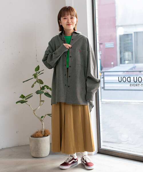 POU DOU DOU(プードゥドゥ)の「ポイント刺繍オーバーサイズシャツ(シャツ/ブラウス・レディース・ブルー/キナリ/ブラック・M)」の9枚目の写真