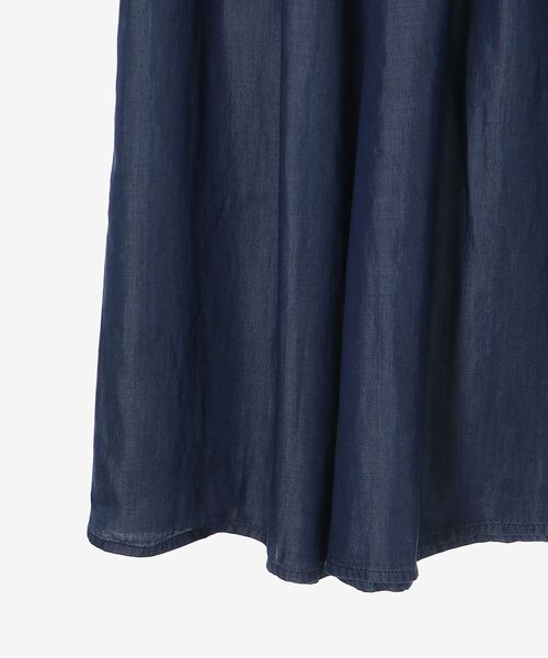 le.coeur blanc（ルクールブラン）の「ツータックワイドクロップドデニム（デニムパンツ・レディース・ブルー/サックスブルー・40/38）」の6枚目の写真