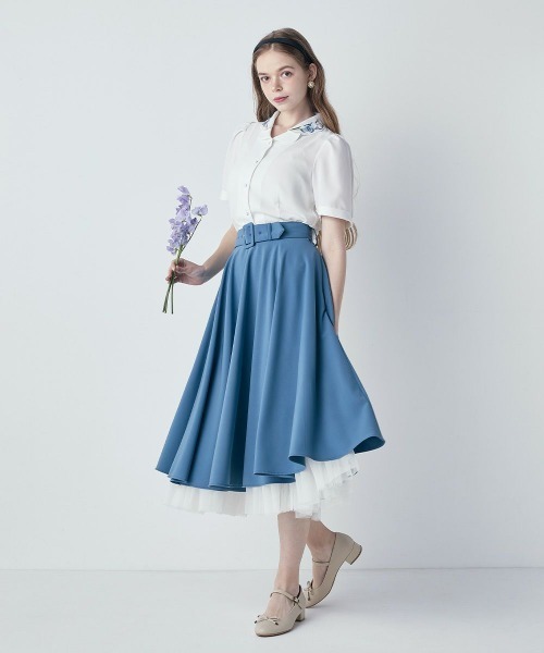 an another angelus（アンアナザーアンジェラス）の「アイリス刺繍開衿ブラウス/ fint　フィント（シャツ/ブラウス・レディース・ホワイト×ブルー/ホワイト×パープル・FREE）」の6枚目の写真