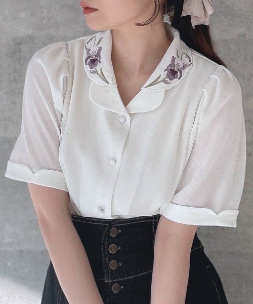 an another angelus（アンアナザーアンジェラス）の「アイリス刺繍開衿ブラウス/ fint　フィント（シャツ/ブラウス・レディース・ホワイト×ブルー/ホワイト×パープル・FREE）」の8枚目の写真