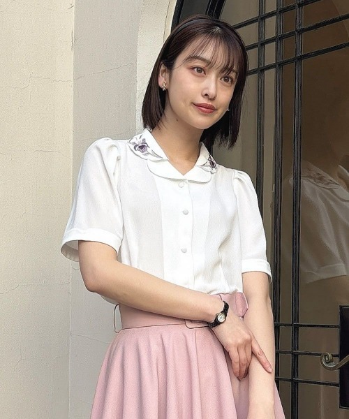 an another angelus（アンアナザーアンジェラス）の「アイリス刺繍開衿ブラウス/ fint　フィント（シャツ/ブラウス・レディース・ホワイト×ブルー/ホワイト×パープル・FREE）」の15枚目の写真