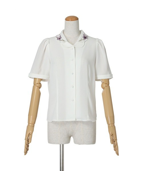 an another angelus（アンアナザーアンジェラス）の「アイリス刺繍開衿ブラウス/ fint　フィント（シャツ/ブラウス・レディース・ホワイト×ブルー/ホワイト×パープル・FREE）」の18枚目の写真