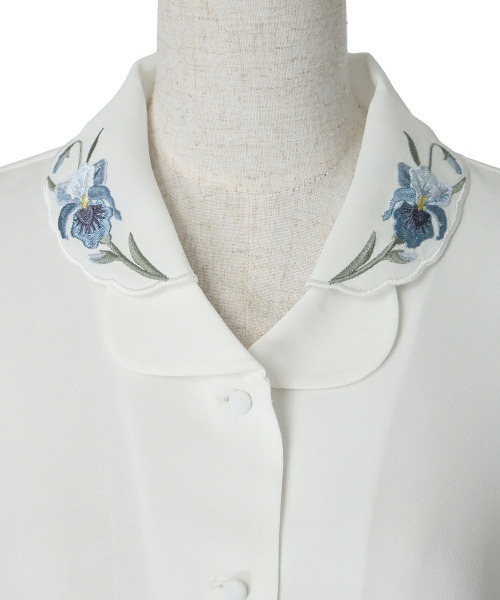 an another angelus（アンアナザーアンジェラス）の「アイリス刺繍開衿ブラウス/ fint　フィント（シャツ/ブラウス・レディース・ホワイト×ブルー/ホワイト×パープル・FREE）」の22枚目の写真