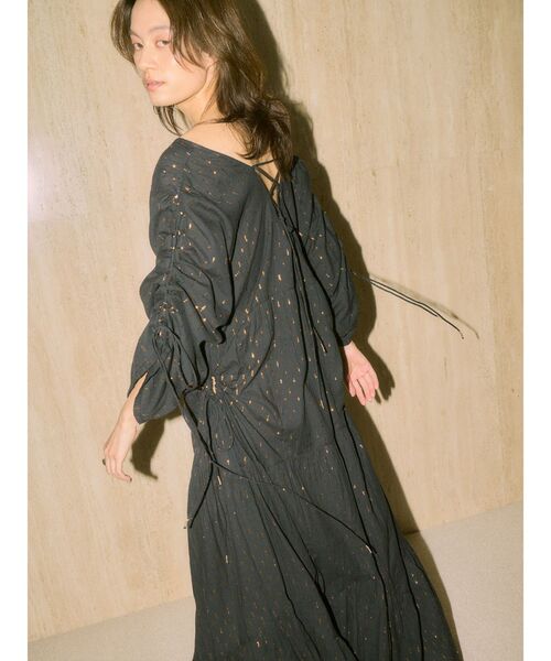 Ungrid（アングリッド）の「【Htage】ラメドビーボリュームワンピース（ワンピース・レディース・ブラック/オフホワイト・FREE）」の4枚目の写真