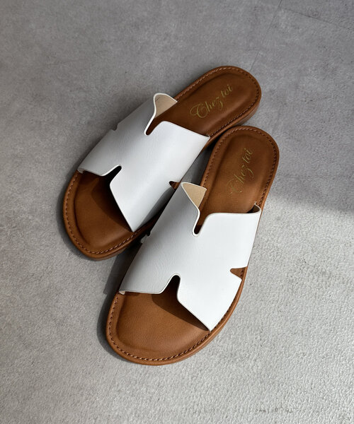 Chez toi（シェトワ）の「フリットフラットサンダル（サンダル・レディース・オフホワイト/ブラック/ブラウン・SMALL/MEDIUM/LARGE）」の4枚目の写真