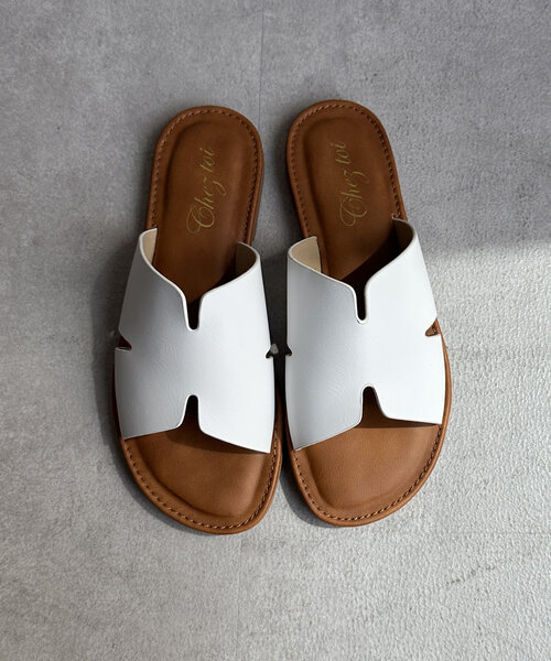 Chez toi（シェトワ）の「フリットフラットサンダル（サンダル・レディース・オフホワイト/ブラック/ブラウン・SMALL/MEDIUM/LARGE）」の5枚目の写真