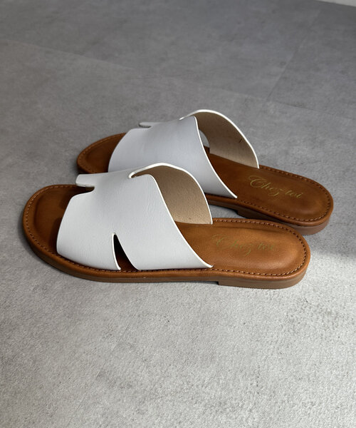 Chez toi（シェトワ）の「フリットフラットサンダル（サンダル・レディース・オフホワイト/ブラック/ブラウン・SMALL/MEDIUM/LARGE）」の6枚目の写真
