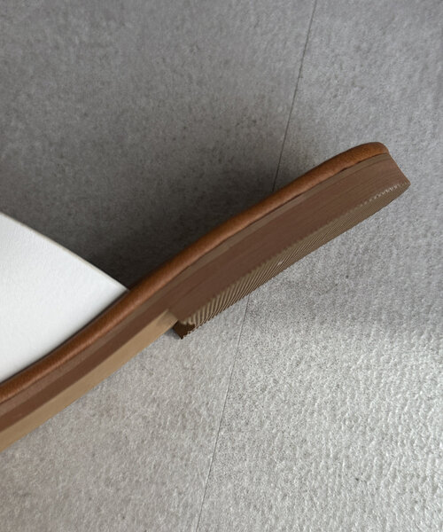 Chez toi（シェトワ）の「フリットフラットサンダル（サンダル・レディース・オフホワイト/ブラック/ブラウン・SMALL/MEDIUM/LARGE）」の10枚目の写真