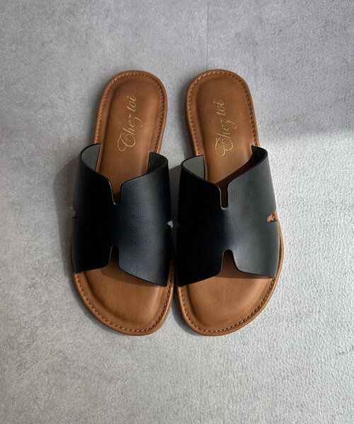 Chez toi（シェトワ）の「フリットフラットサンダル（サンダル・レディース・オフホワイト/ブラック/ブラウン・SMALL/MEDIUM/LARGE）」の12枚目の写真