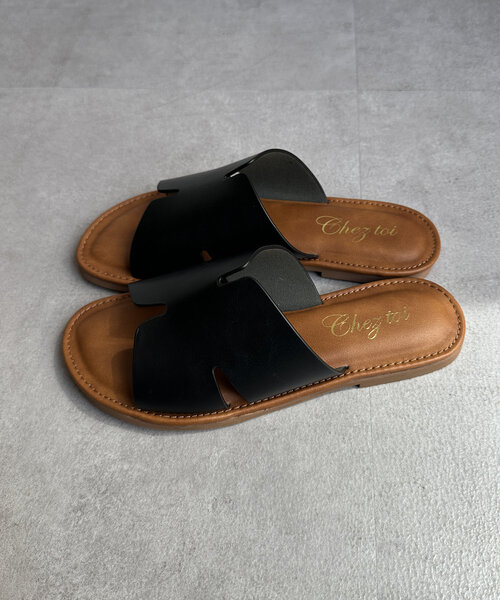 Chez toi（シェトワ）の「フリットフラットサンダル（サンダル・レディース・オフホワイト/ブラック/ブラウン・SMALL/MEDIUM/LARGE）」の13枚目の写真