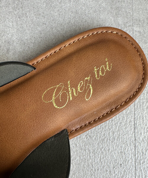 Chez toi（シェトワ）の「フリットフラットサンダル（サンダル・レディース・オフホワイト/ブラック/ブラウン・SMALL/MEDIUM/LARGE）」の17枚目の写真