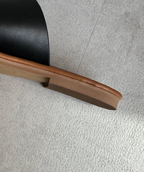 Chez toi（シェトワ）の「フリットフラットサンダル（サンダル・レディース・オフホワイト/ブラック/ブラウン・SMALL/MEDIUM/LARGE）」の18枚目の写真