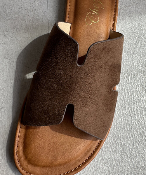 Chez toi（シェトワ）の「フリットフラットサンダル（サンダル・レディース・オフホワイト/ブラック/ブラウン・SMALL/MEDIUM/LARGE）」の22枚目の写真