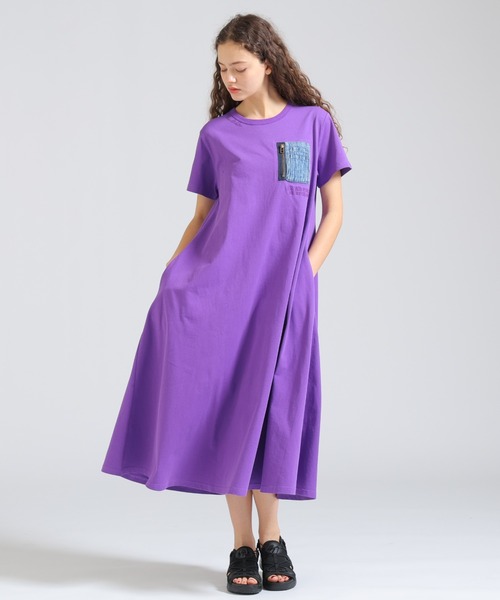 AVIREX(アヴィレックス)の「DENIM POCKET FLARE ONEPICE/デニム ポケット フレア ワンピース(ワンピース・レディース・レッド/ブラック/オリーブ/ブルー/パープル・F)」の4枚目の写真