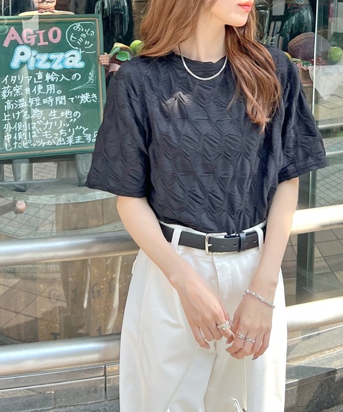 Futier land(フューティアランド)の「シアーシャーリングエンボスTシャツ(Tシャツ/カットソー・レディース・ホワイト/ブラック/ブルー・FREE)」の4枚目の写真