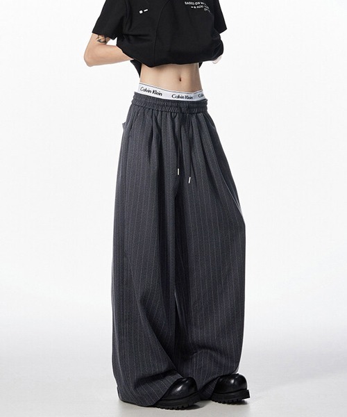 Ressaca(レサーカ)の「ストライプ柄タックワイドスラックスパンツ(スラックス・メンズ・グレー/チャコール・M/L/XL)」の12枚目の写真