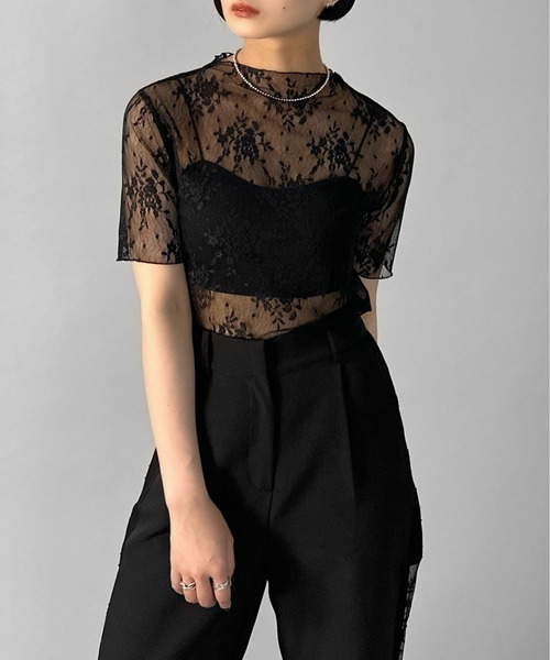 LVEU.(ラブユ.)の「【LVEU.】メロウレースシアートップス / トップス カットソー シアー レース 半袖 メロウ メロー クロップド ショート 花柄 フラワー レイヤード ブラック ZOZOTOWN限定(Tシャツ/カットソー・レディース・ブラック・FREE)」の1枚目の写真
