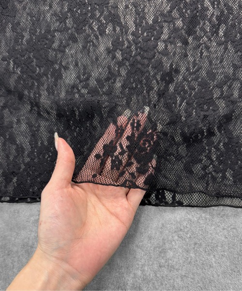 LVEU.(ラブユ.)の「【LVEU.】メロウレースシアートップス / トップス カットソー シアー レース 半袖 メロウ メロー クロップド ショート 花柄 フラワー レイヤード ブラック ZOZOTOWN限定(Tシャツ/カットソー・レディース・ブラック・FREE)」の2枚目の写真