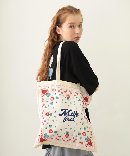 MILKFED.（ミルクフェド）の「FLOWER PATTERN BANDANA BAG（トートバッグ・レディース・オフホワイト/ライトピンク/ライトブルー・ONE SIZE）」の9枚目の写真