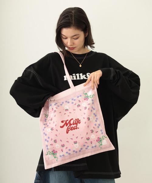 MILKFED.（ミルクフェド）の「FLOWER PATTERN BANDANA BAG（トートバッグ・レディース・オフホワイト/ライトピンク/ライトブルー・ONE SIZE）」の13枚目の写真