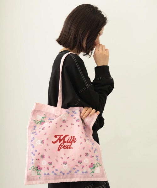 MILKFED.（ミルクフェド）の「FLOWER PATTERN BANDANA BAG（トートバッグ・レディース・オフホワイト/ライトピンク/ライトブルー・ONE SIZE）」の15枚目の写真