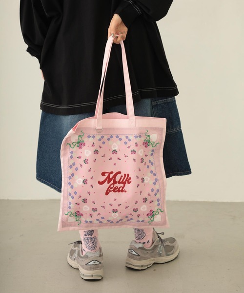MILKFED.（ミルクフェド）の「FLOWER PATTERN BANDANA BAG（トートバッグ・レディース・オフホワイト/ライトピンク/ライトブルー・ONE SIZE）」の16枚目の写真
