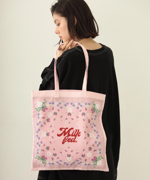 MILKFED.（ミルクフェド）の「FLOWER PATTERN BANDANA BAG（トートバッグ・レディース・オフホワイト/ライトピンク/ライトブルー・ONE SIZE）」の19枚目の写真