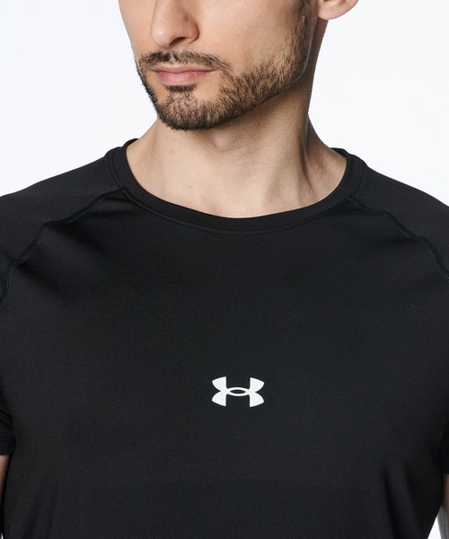 UNDER ARMOUR(アンダーアーマー)の「UAヒートギア コンフォート フィッティド ショートスリーブ クルーネック シャツ(ベースボール/メンズ)(Tシャツ/カットソー・メンズ・ブラック・L/2XL/S/M/3XL/XL)」の4枚目の写真