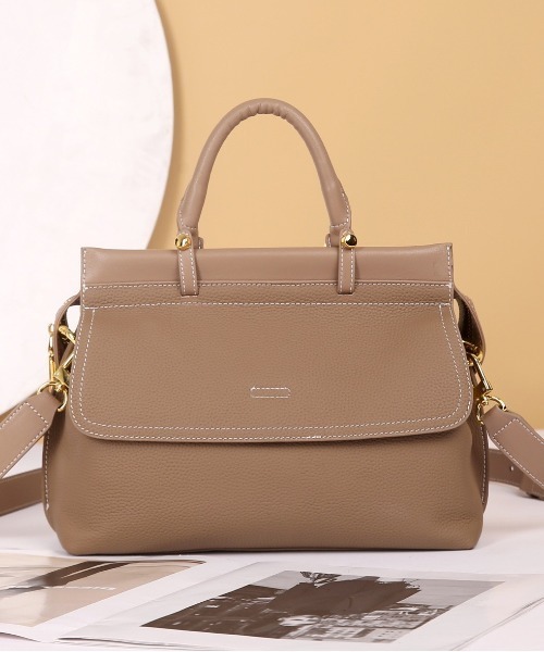 NiiNa（ニーナ）の「【 NiiNa / ニーナ 】高品質牛革2wayワンハンドルドロップダウンバッグ（ショルダーバッグ・レディース・グレイッシュベージュ/ブラック/ブラウン・FREE）」の5枚目の写真
