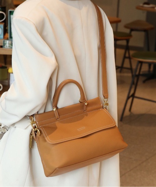 NiiNa（ニーナ）の「【 NiiNa / ニーナ 】高品質牛革2wayワンハンドルドロップダウンバッグ（ショルダーバッグ・レディース・グレイッシュベージュ/ブラック/ブラウン・FREE）」の7枚目の写真