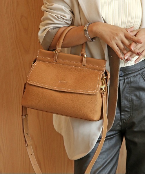 NiiNa（ニーナ）の「【 NiiNa / ニーナ 】高品質牛革2wayワンハンドルドロップダウンバッグ（ショルダーバッグ・レディース・グレイッシュベージュ/ブラック/ブラウン・FREE）」の8枚目の写真