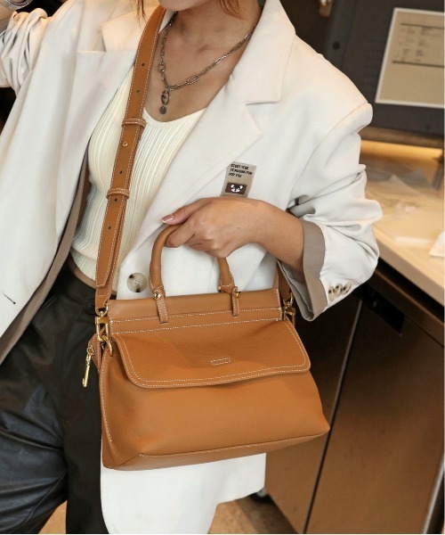 NiiNa（ニーナ）の「【 NiiNa / ニーナ 】高品質牛革2wayワンハンドルドロップダウンバッグ（ショルダーバッグ・レディース・グレイッシュベージュ/ブラック/ブラウン・FREE）」の10枚目の写真