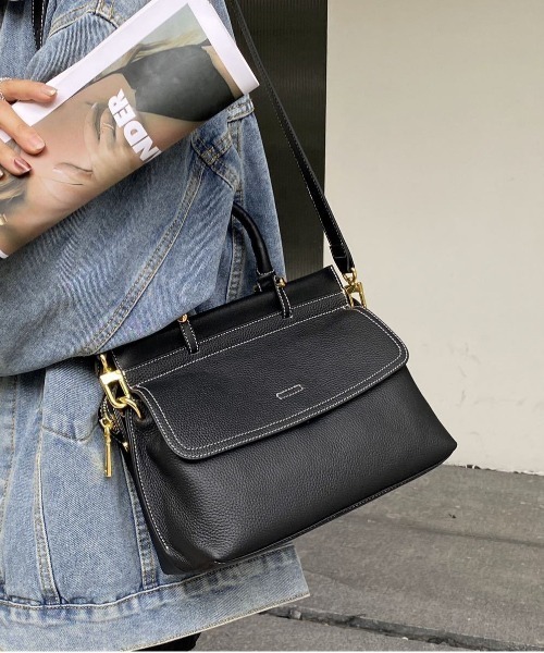 NiiNa（ニーナ）の「【 NiiNa / ニーナ 】高品質牛革2wayワンハンドルドロップダウンバッグ（ショルダーバッグ・レディース・グレイッシュベージュ/ブラック/ブラウン・FREE）」の9枚目の写真