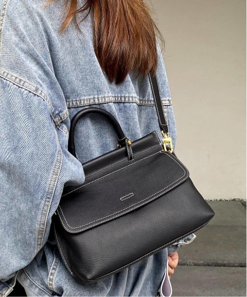 NiiNa（ニーナ）の「【 NiiNa / ニーナ 】高品質牛革2wayワンハンドルドロップダウンバッグ（ショルダーバッグ・レディース・グレイッシュベージュ/ブラック/ブラウン・FREE）」の11枚目の写真