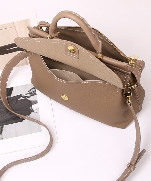 NiiNa（ニーナ）の「【 NiiNa / ニーナ 】高品質牛革2wayワンハンドルドロップダウンバッグ（ショルダーバッグ・レディース・グレイッシュベージュ/ブラック/ブラウン・FREE）」の14枚目の写真