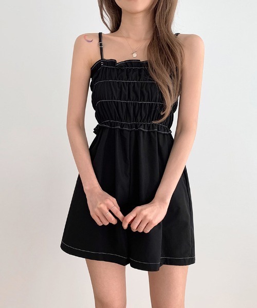 gossip！ロサンゼルス（ゴシップロサンゼルス）の「スモッキングデザイン ショート丈オーバーオール（パンツドレス・レディース・ブラック/カーキ・FREE）」の6枚目の写真