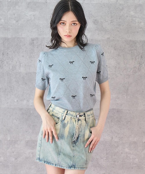 ANAP(アナップ)の「ミニリボン 刺繍 ニット トップス(ニット/セーター・レディース・ホワイト/ブラック/グレー・FREE)」の1枚目の写真