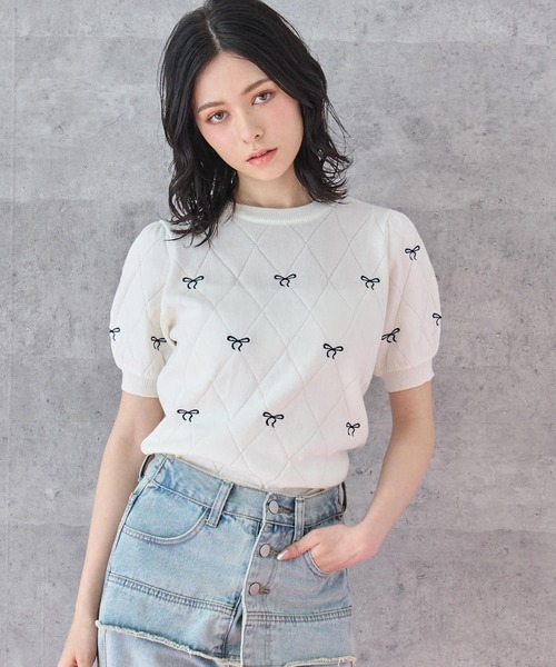 ANAP(アナップ)の「ミニリボン 刺繍 ニット トップス(ニット/セーター・レディース・ホワイト/ブラック/グレー・FREE)」の4枚目の写真