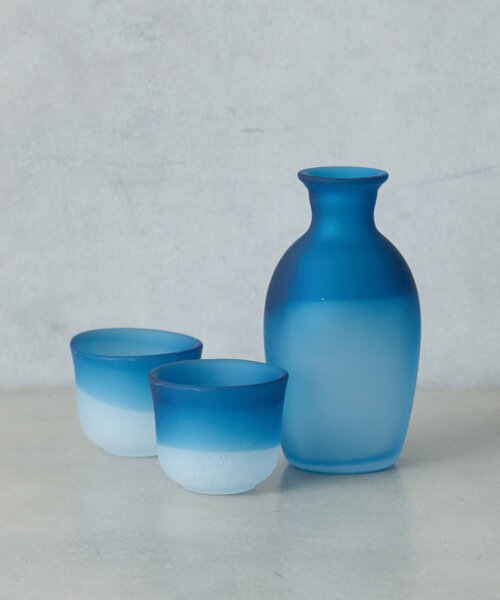 BIRTHDAY BAR(バースデイバー)の「青靄(せいあい)徳利1個・ぐい呑2個ギフトセット(グラス/マグカップ/タンブラー・レディース・ブルー・0)」の2枚目の写真
