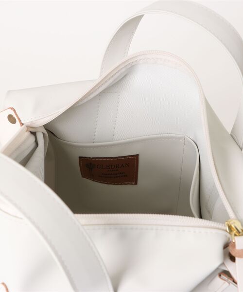 CLEDRAN（クレドラン）の「【雨に強いレイヤー素材】CL3851 TEMPE 2WAY BOSTON（ボストンバッグ・レディース・ホワイト/ベージュ/ブラック/グレー・FREE）」の16枚目の写真